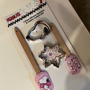 Peanuts Snoopy 4 Piece Silicone Spatula and Cookie Cutter Set (NEW)